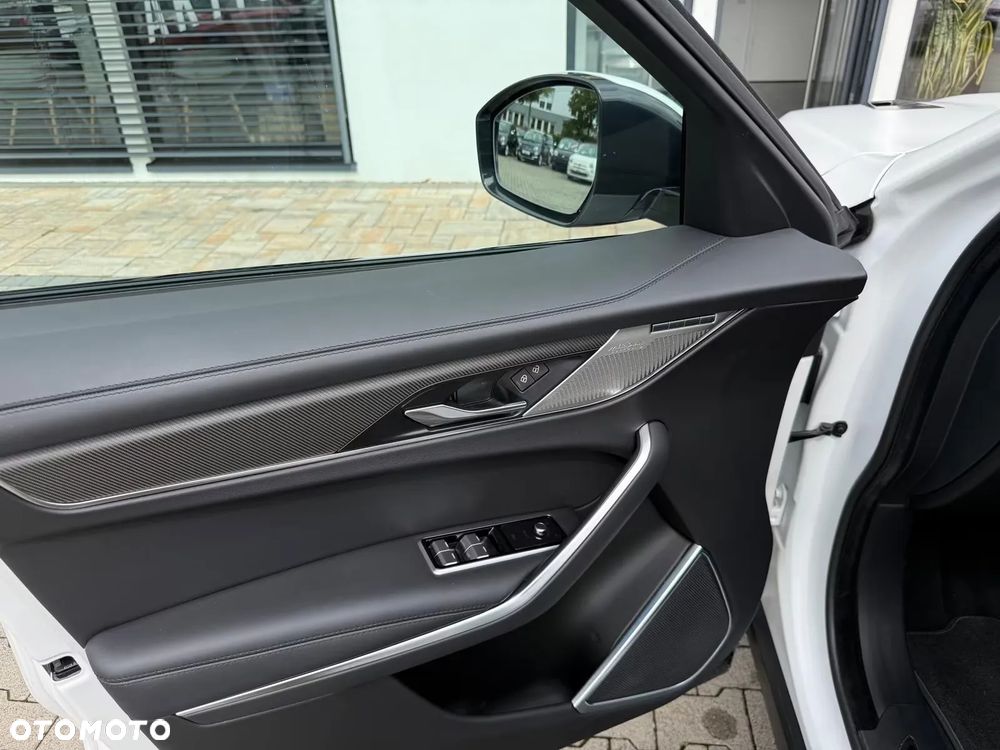Jaguar F-Pace P550 AWD SVR - 27