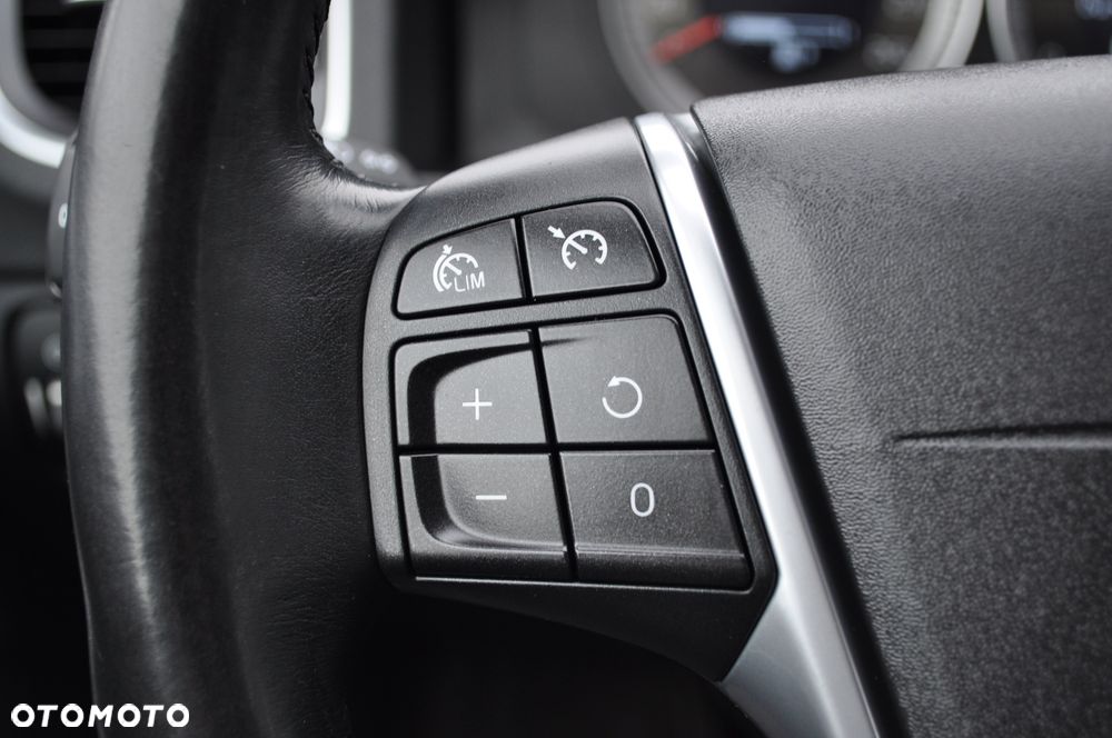 Volvo V60 D4 Geartronic Momentum - 24