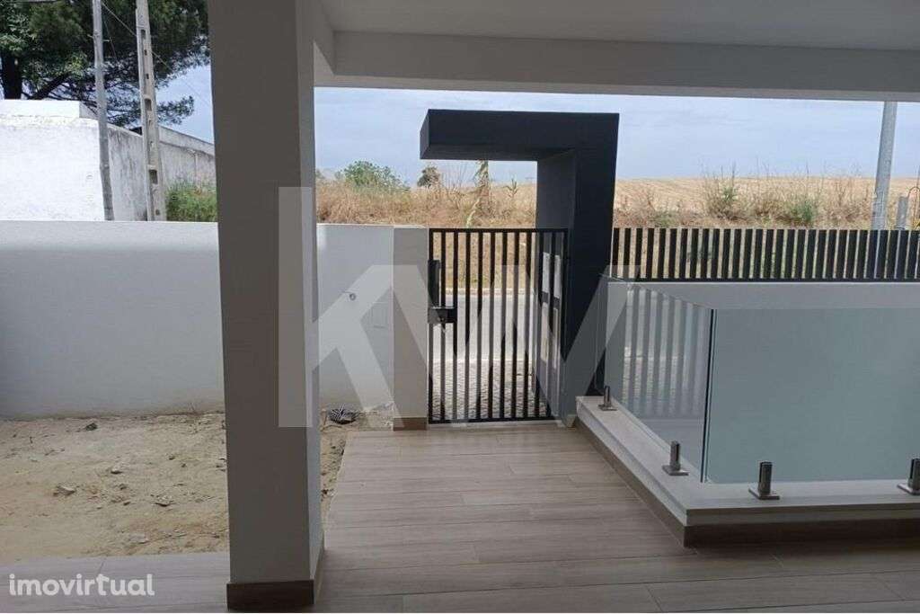 Moradia - geminada  T3 +1 - Freguesia Trafaria - Costa de Caparica - Grande imagem: 3/36