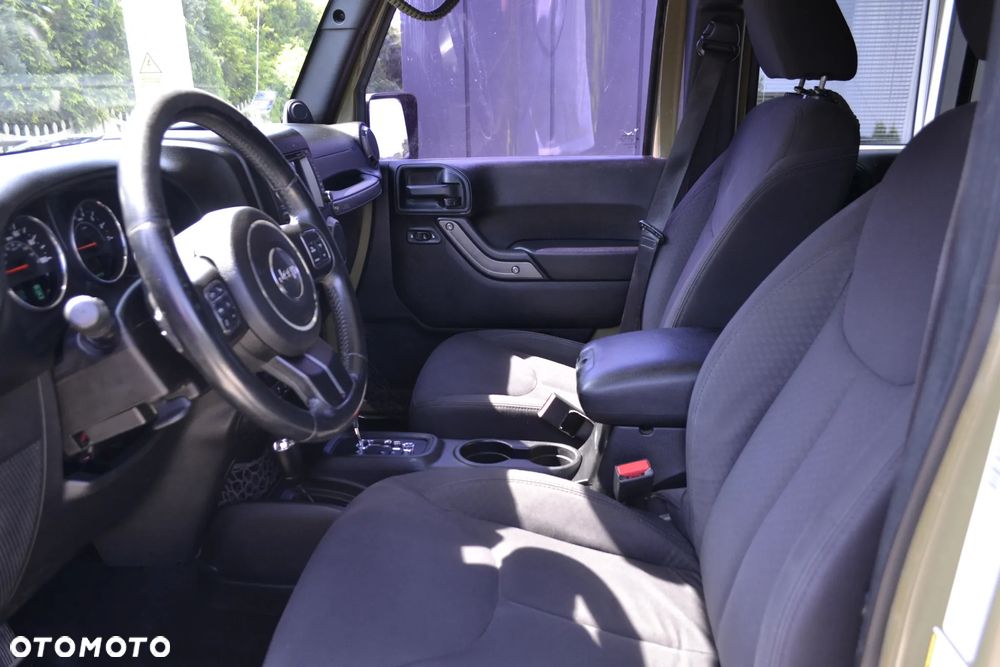Jeep Wrangler 3.6 Unlim Sahara - 29