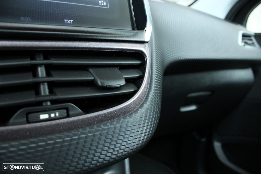 Peugeot 2008 1.2 PureTech Allure - 19