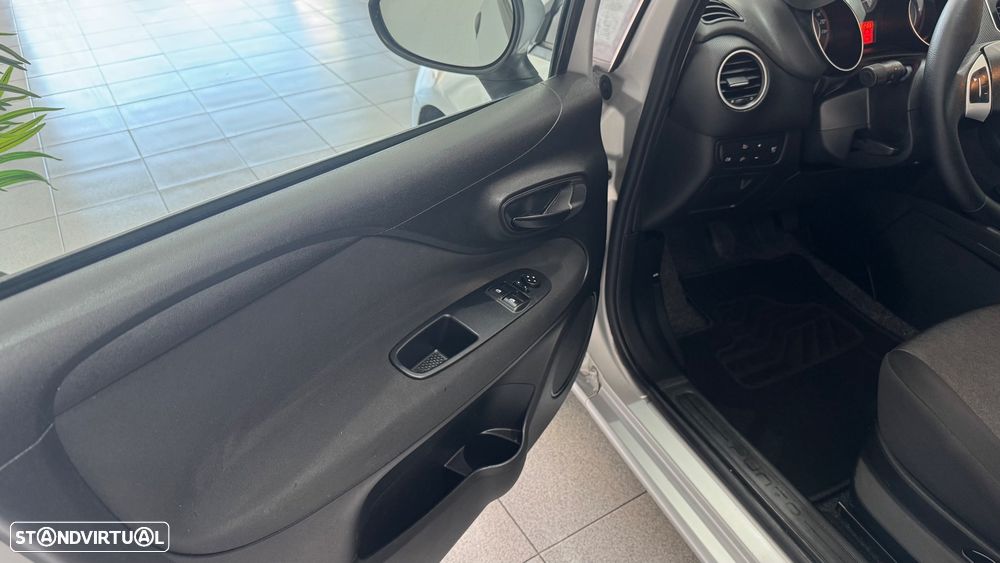 Fiat Punto 1.3 M-Jet Lounge S&S - 23