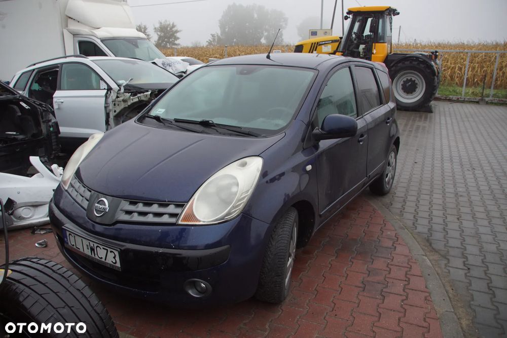 Auto na części - Nissan Note I E11 1.4 16V 88 KM CR14DE JH3103 BW9 2006R Silnik Skrzynia Drzwi Maska Klapa Zderzak Błotnik Szyba Lusterko Lampa Deska Kokpit Sterownik Moduł Czujnik Licznik Kierownica Panel - 1