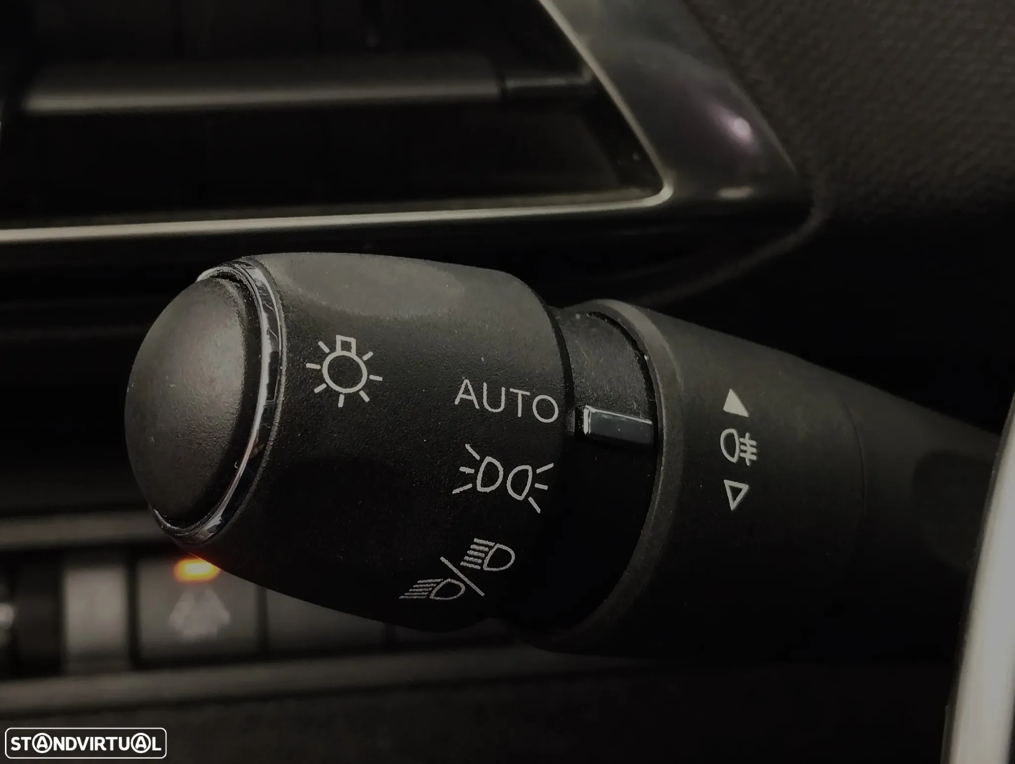 Peugeot 3008 1.5 BlueHDi Allure EAT8 - 24