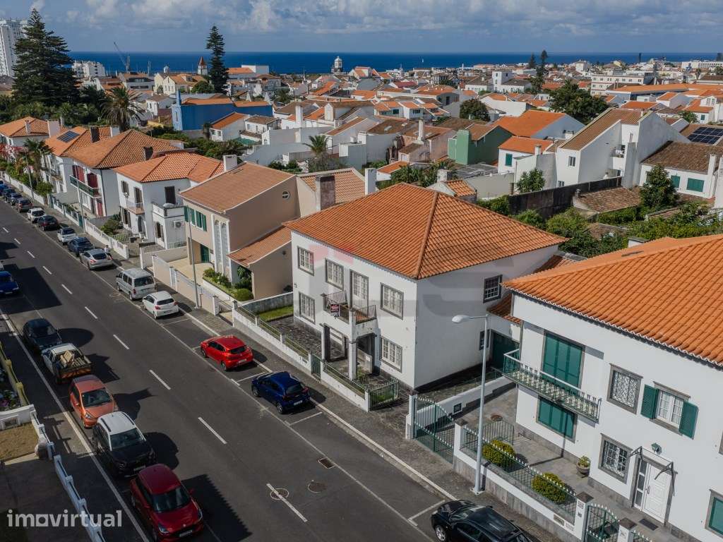Moradia V6 Isolada no Centro de Ponta Delgada - Grande imagem: 2/47