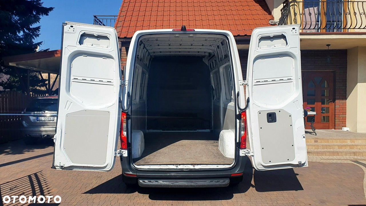 Mercedes-Benz Sprinter - 14