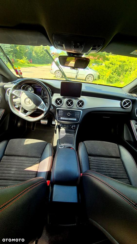 Mercedes-Benz CLA 180 7G-DCT AMG Line - 12