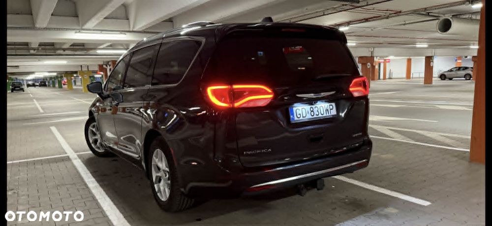 Chrysler Pacifica - 8