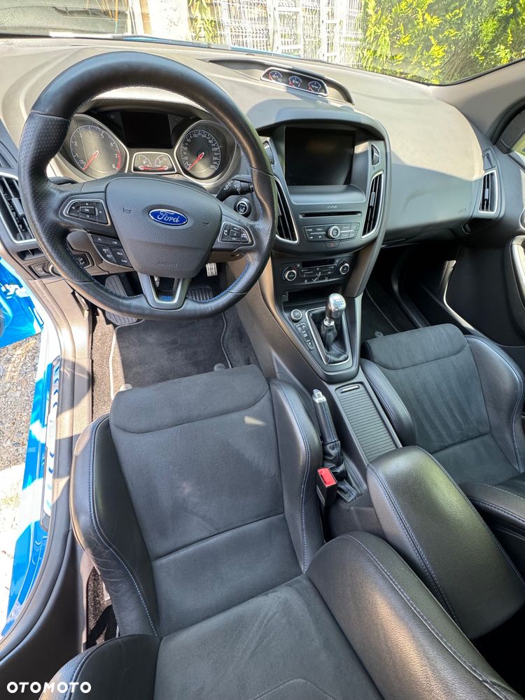 Ford Focus 2.3 EcoBoost RS - 14