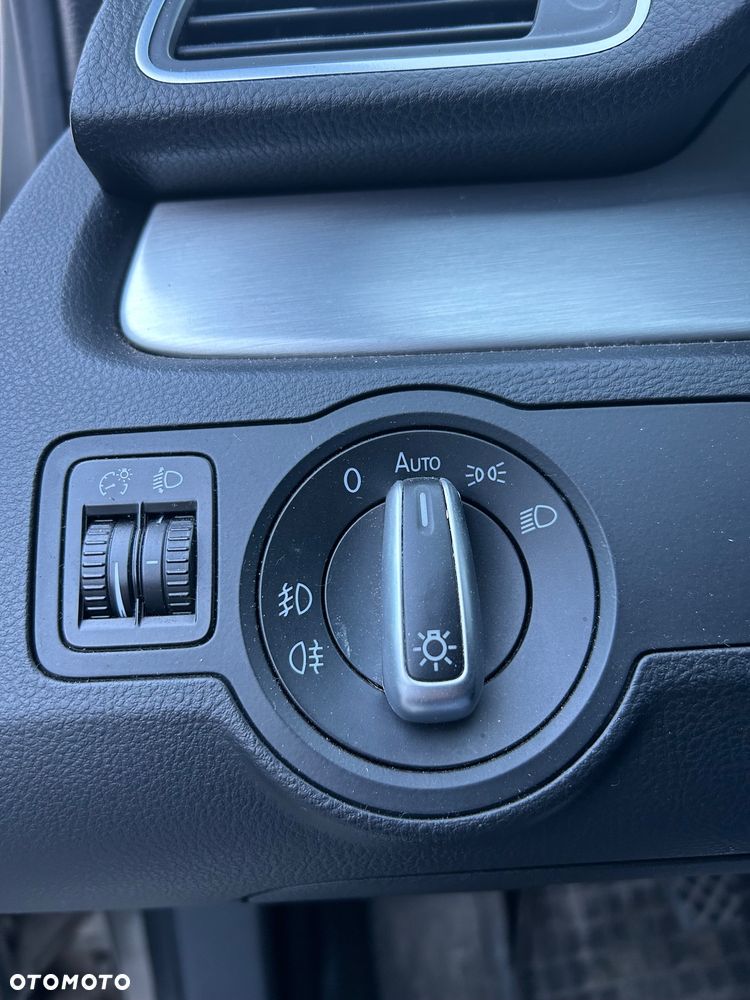 Volkswagen Passat 2.0 TDI DPF Highline - 12