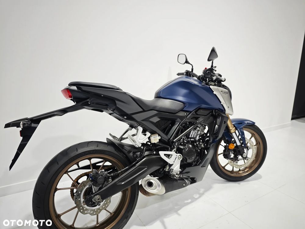 Honda CB - 8