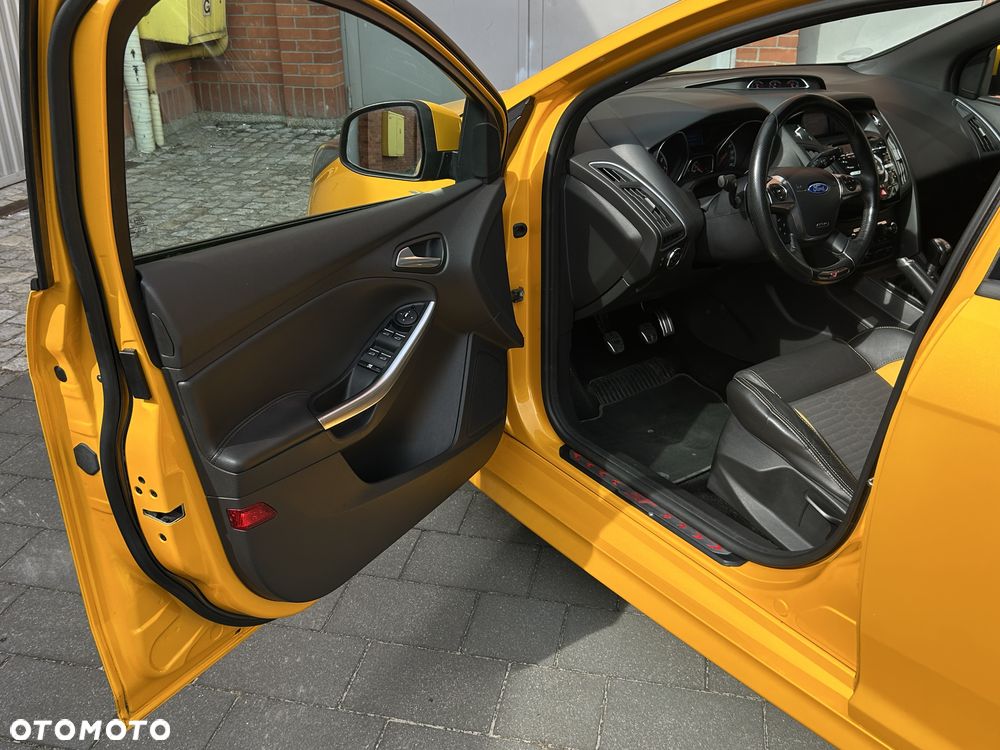 Ford Focus 2.0 EcoBoost ST mit Leder-Sport-Paket - 13