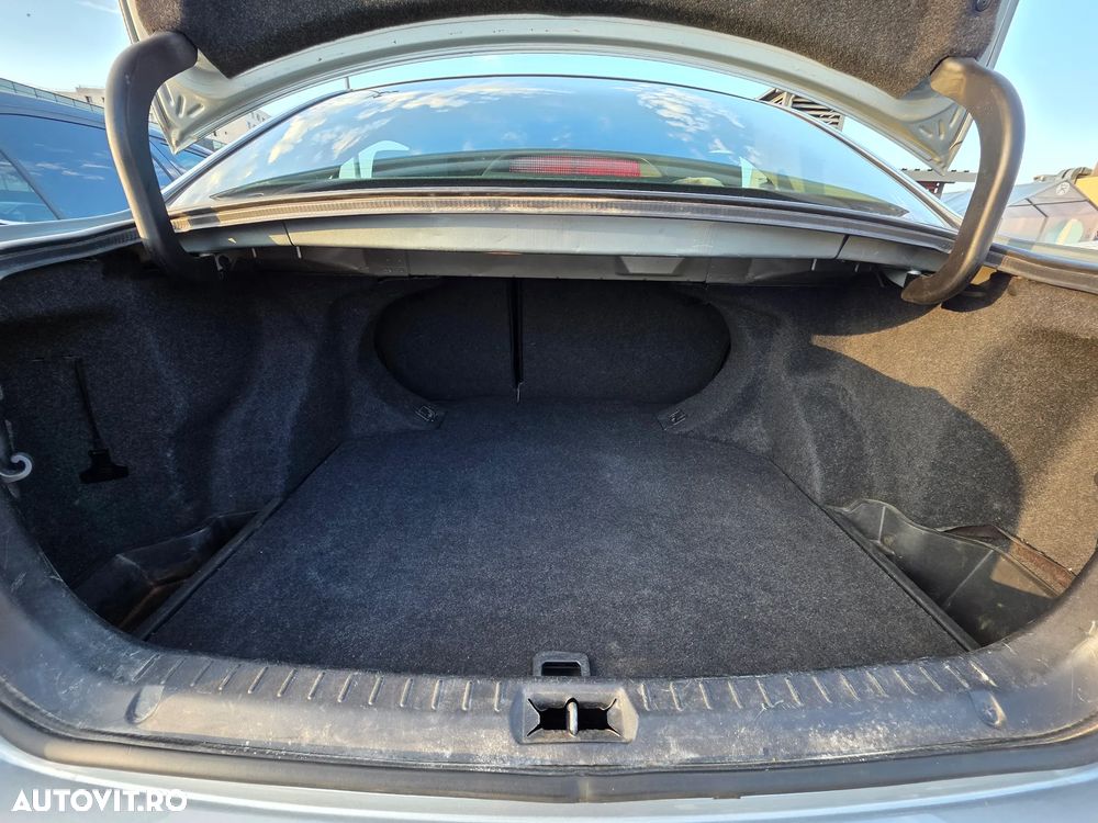 Toyota Avensis 1.8 Executiv - 8