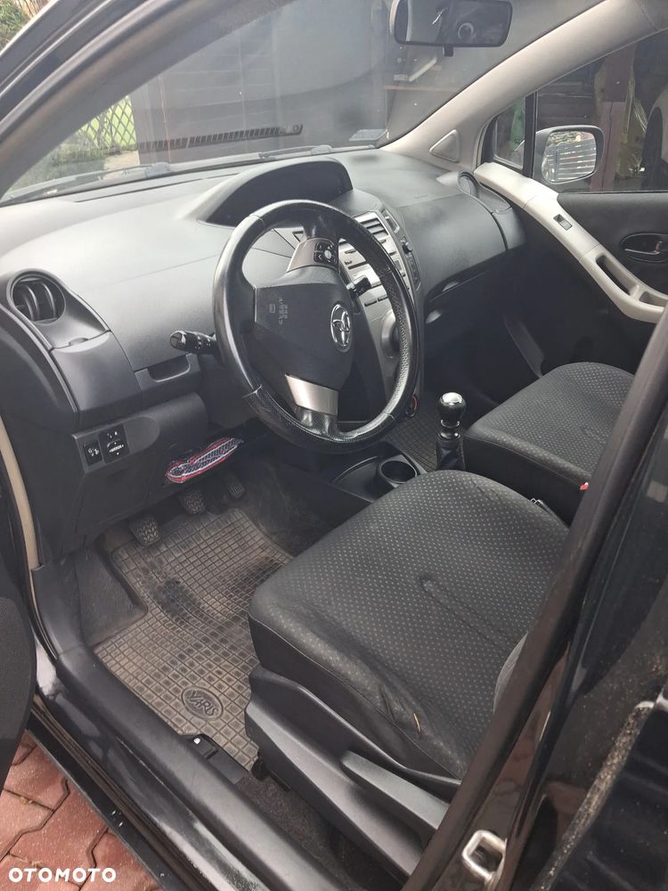 Toyota Yaris 2011 photo 5