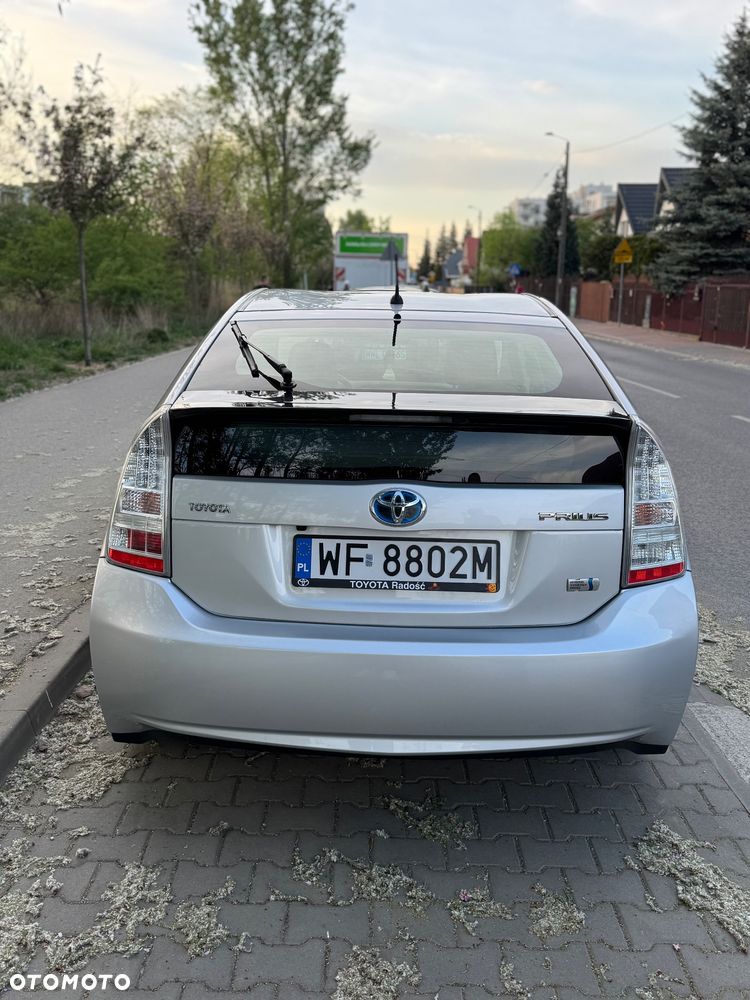 Toyota Prius (Hybrid) - 6