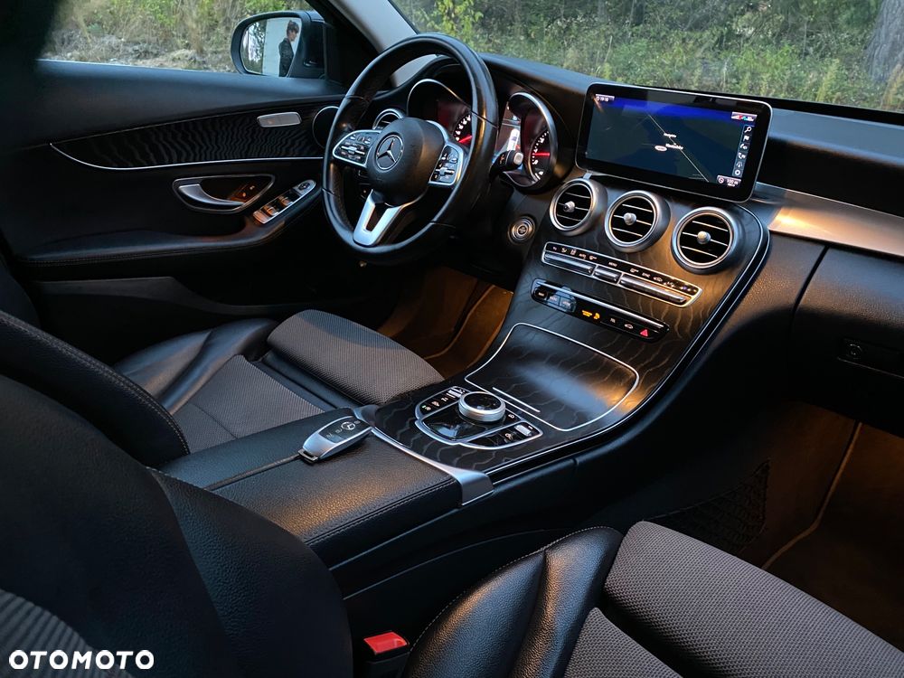 Mercedes-Benz Klasa C 180 9G-TRONIC Avantgarde - 36
