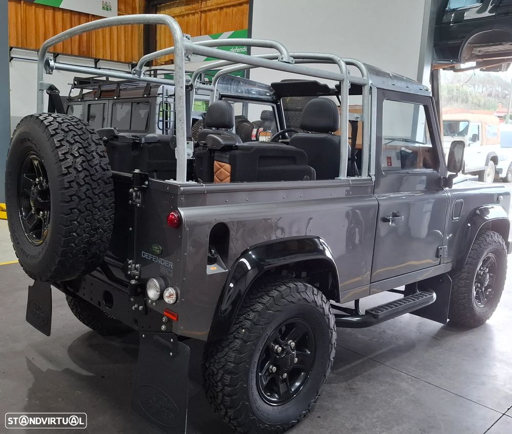 Land Rover Defender 90 2.5 Td5 Soft Top - 11
