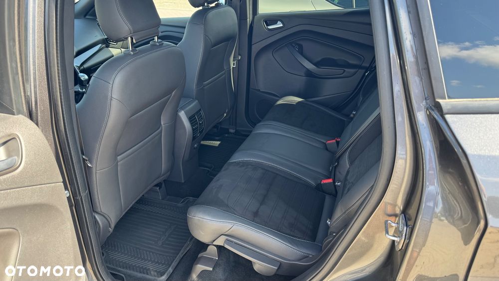Ford Kuga 1.5 EcoBoost 2x4 ST-Line - 25