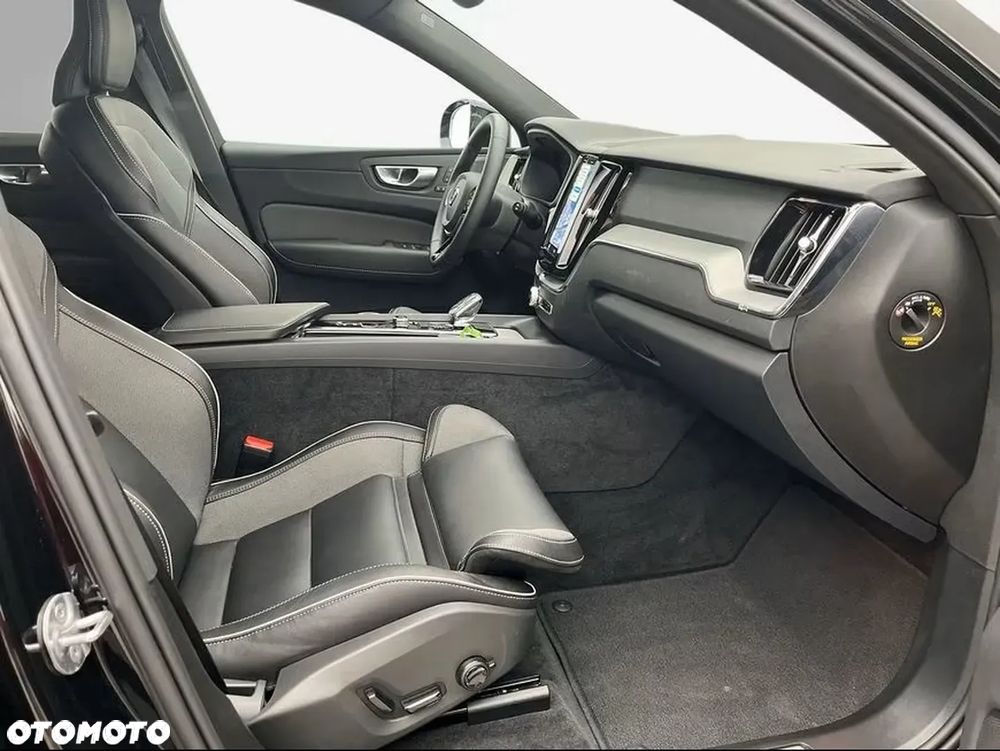 Volvo XC 60 B4 B Plus Dark - 8