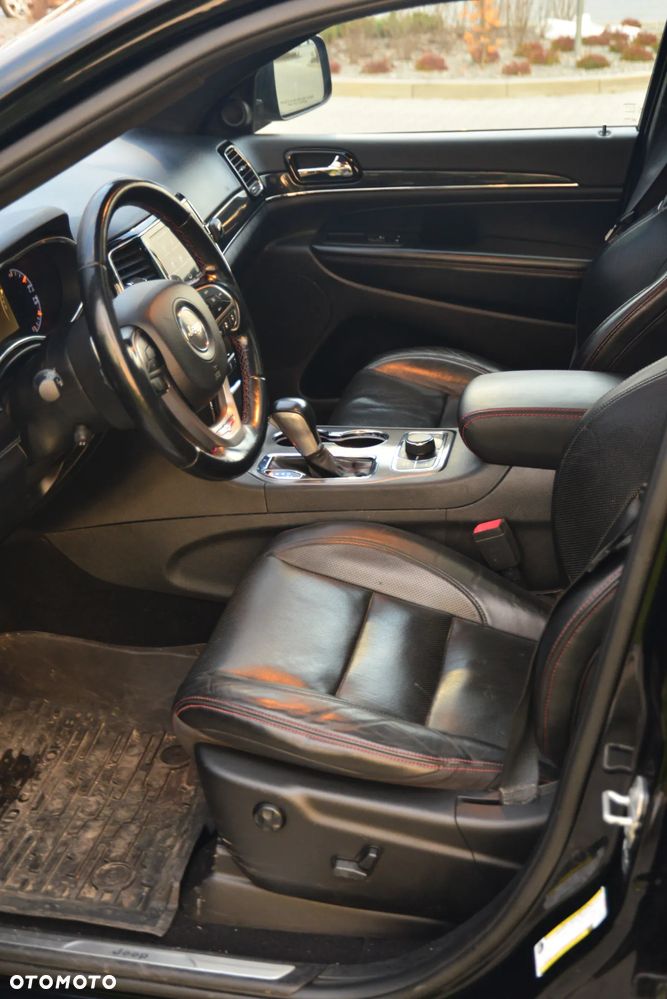 Jeep Grand Cherokee - 26