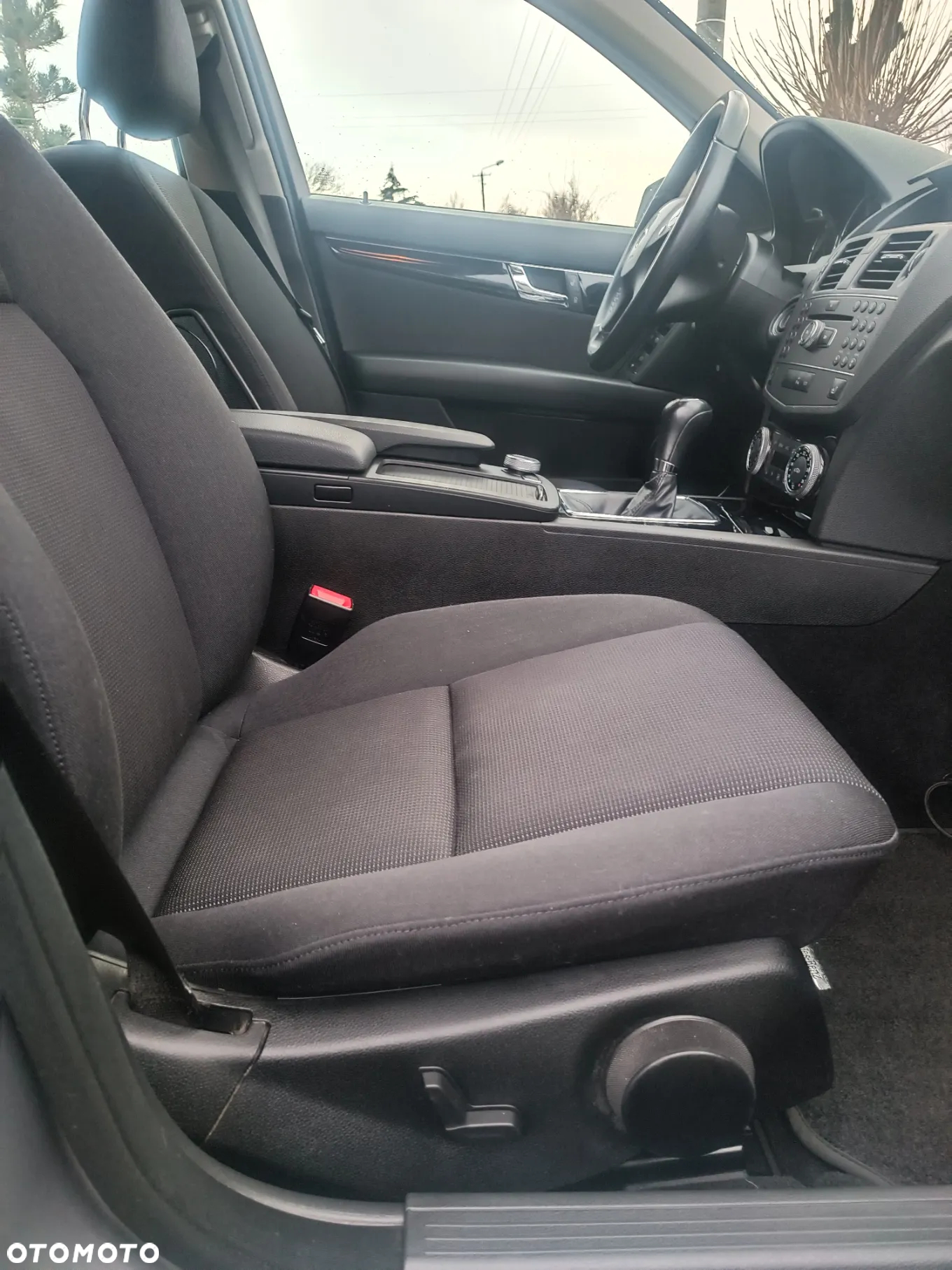Mercedes-Benz Klasa C 180 T CGI BlueEFFICIENCY - 27