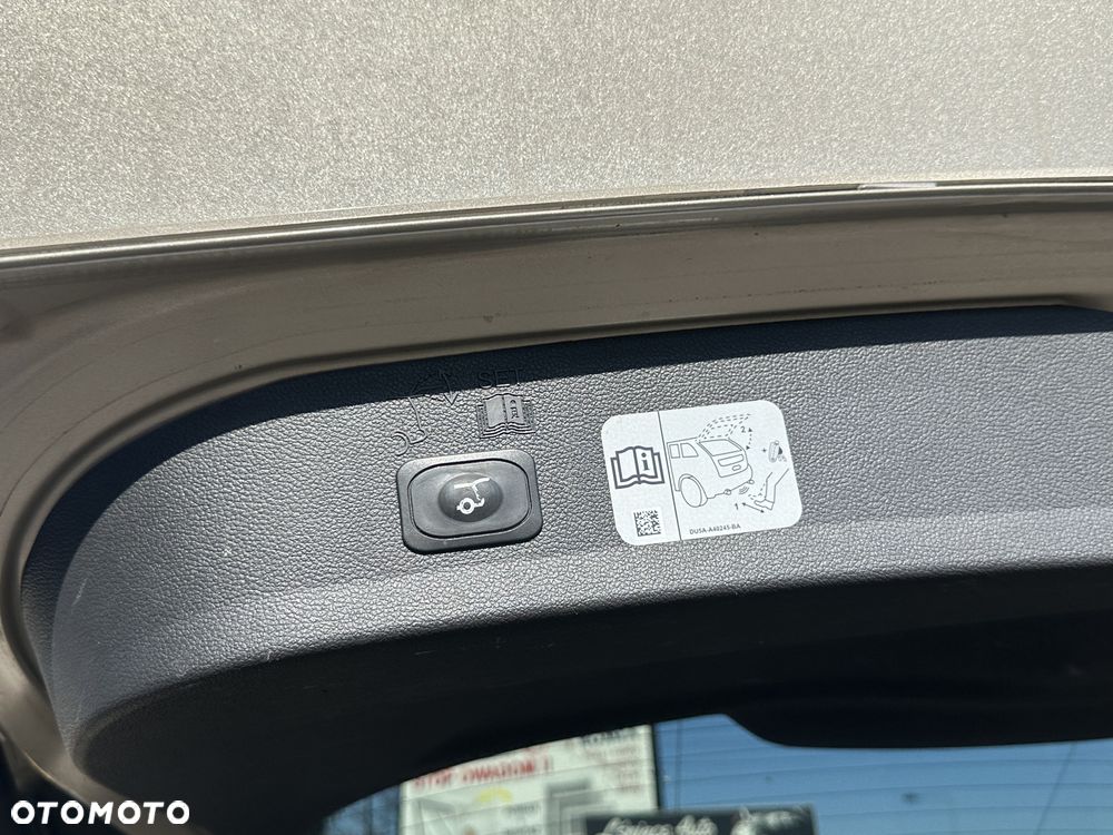 Ford Escape ver-2-0-ecoboost-awd-titanium - 12