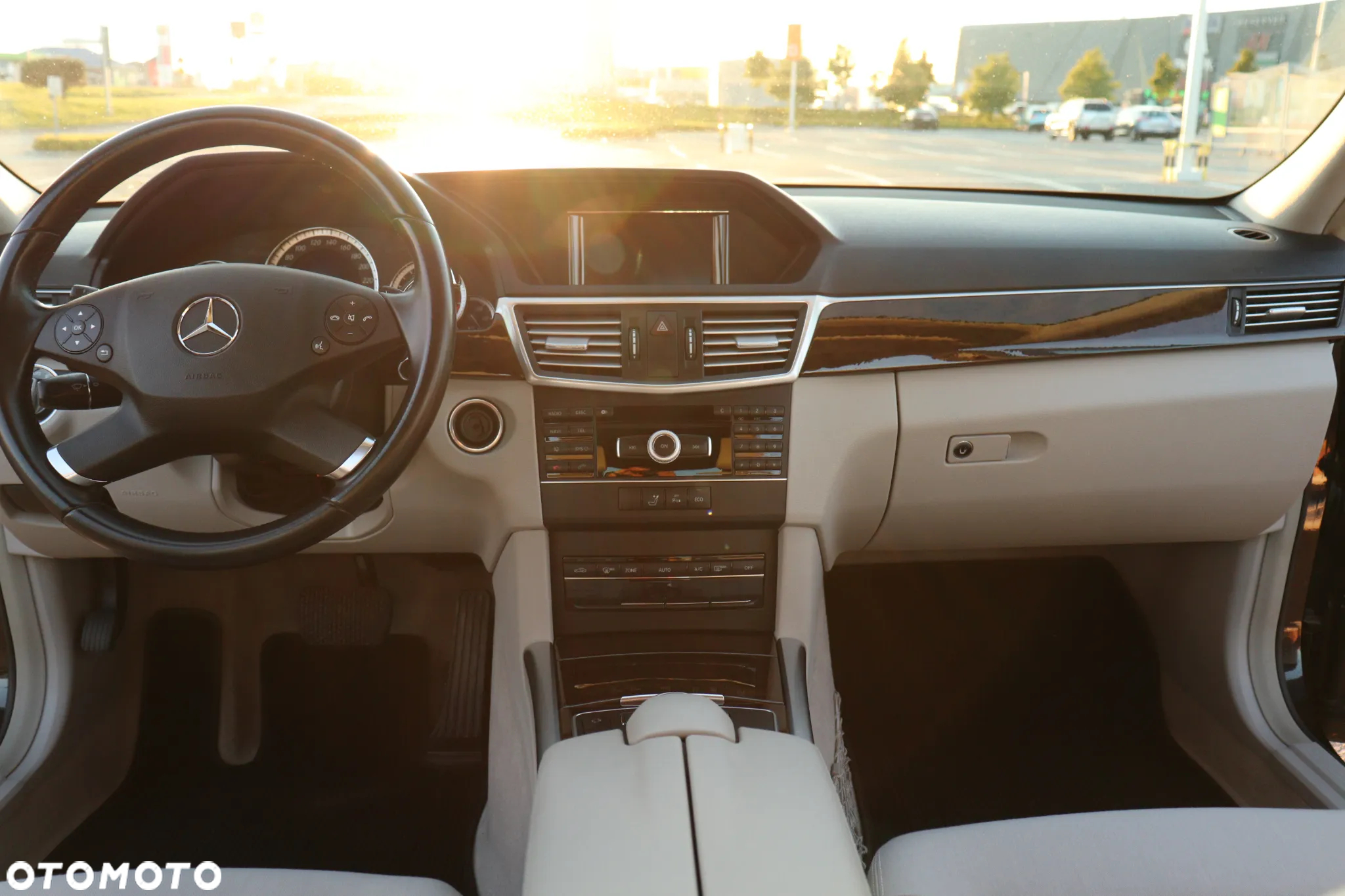 Mercedes-Benz Klasa E 200 CGI BlueEFFICIENCY 7G-TRONIC - 18