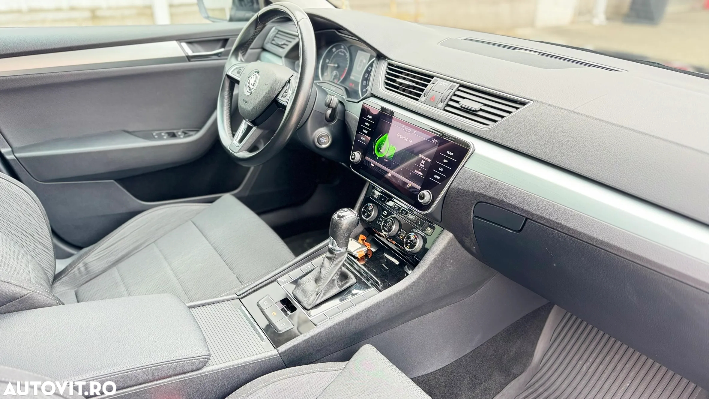 Skoda Superb 2.0 TDI DSG 4X4 Ambition - 8