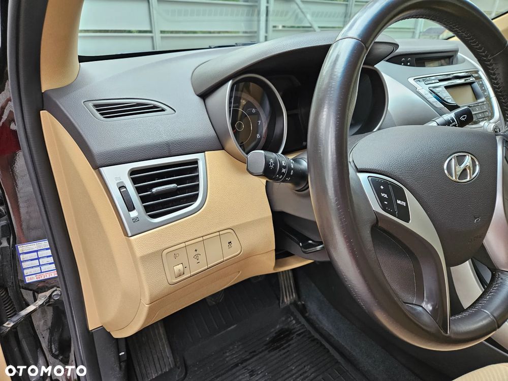 Hyundai Elantra 1.6 Comfort - 29