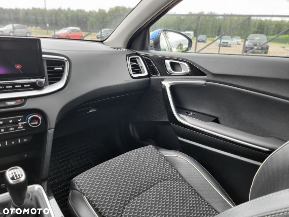 Kia Ceed 1.5 T-GDI L Business Line Plus - 12