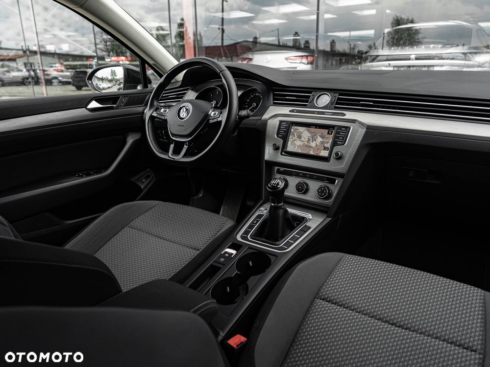 Volkswagen Passat Variant 1.6 TDI BMT Trendline - 25