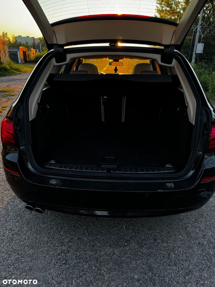BMW Seria 5 525d xDrive Luxury Line - 9