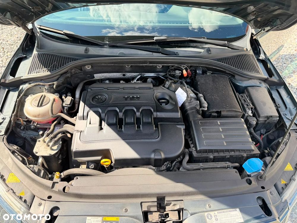 Skoda Octavia 2.0 TDI RS DSG - 6
