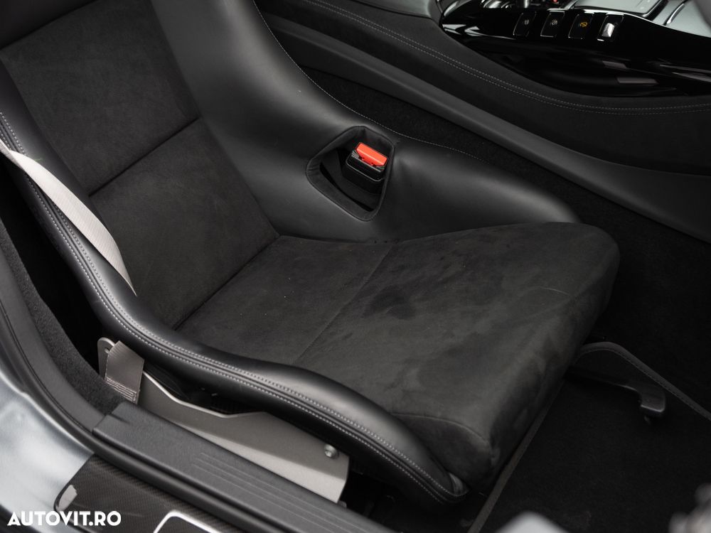 Mercedes-Benz AMG GT - 36