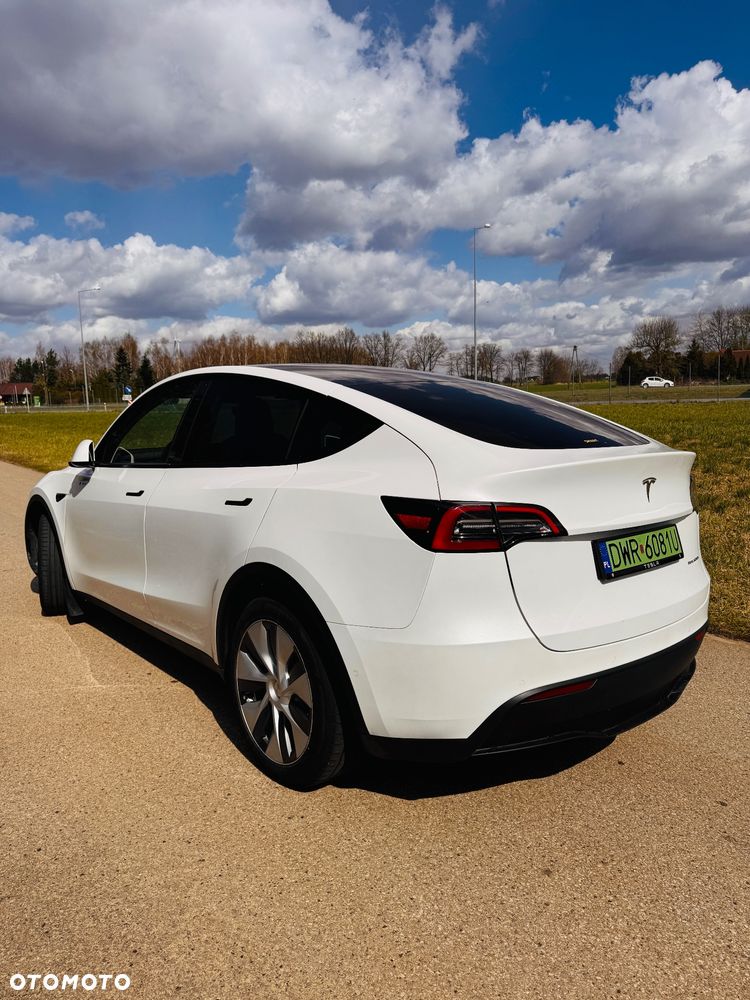Tesla Model Y Long Range AWD - 4