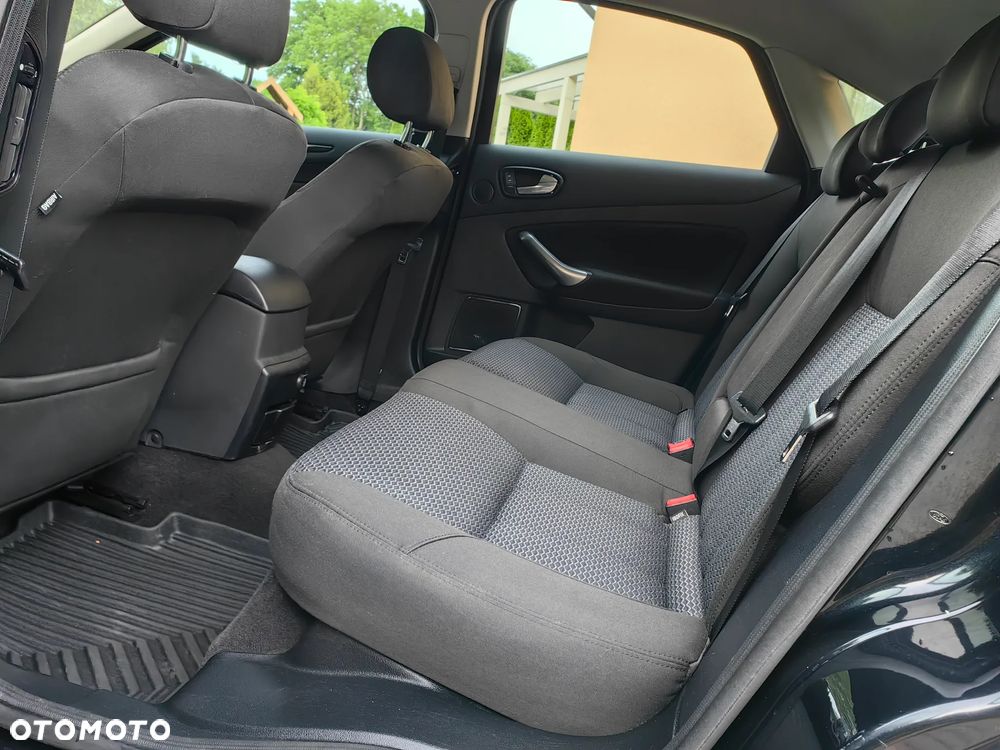 Ford Mondeo 1.8 TDCi Ghia - 11