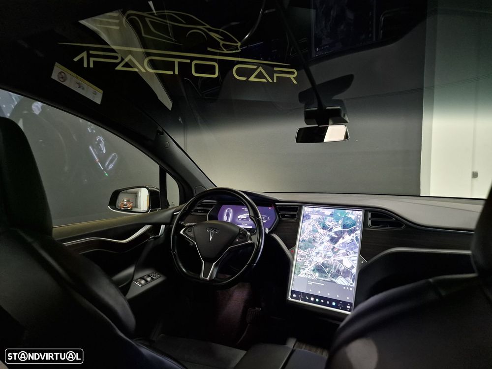 Tesla Model X 90D - 45
