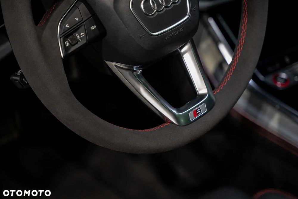 Audi SQ8 - 8