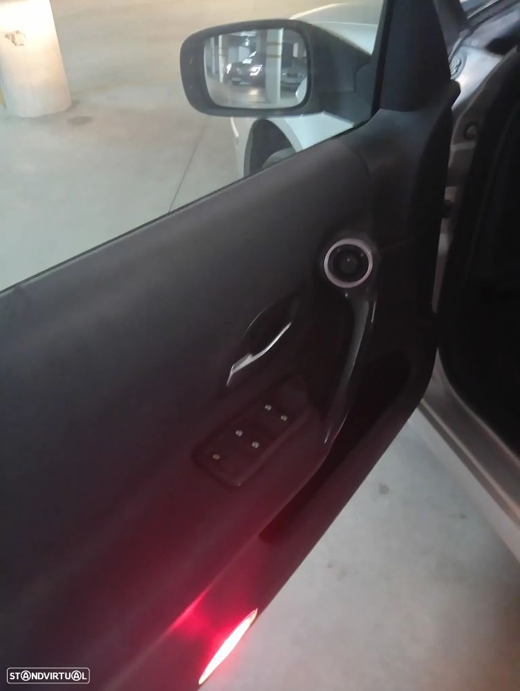 Renault Laguna 1.9 dCi Confort - 12