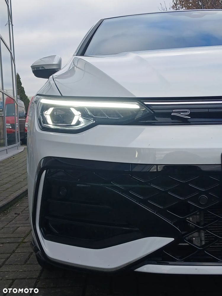 Volkswagen Golf 1.5 eTSI OPF DSG R-Line - 31