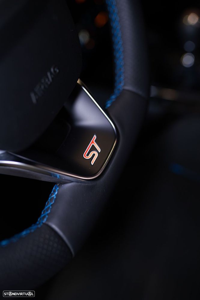 Ford Focus 2.3 EcoBoost S&S ST - 27