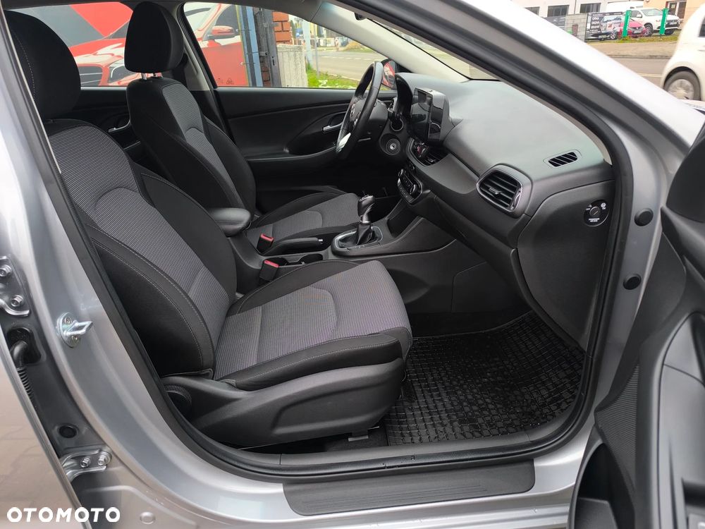 Hyundai i30 1.5 DPI Classic + - 23