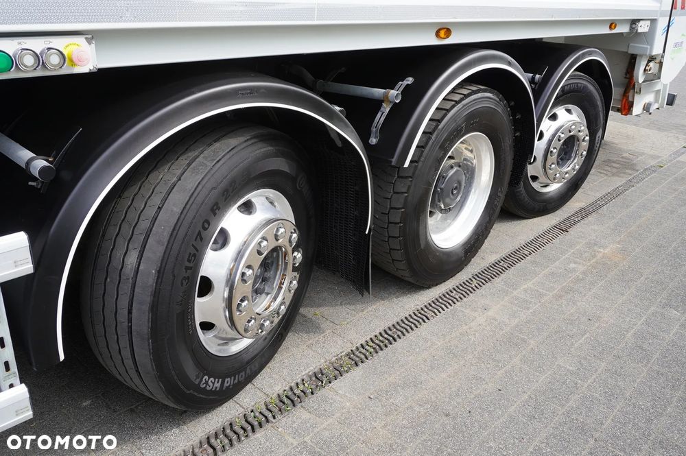 Mercedes-Benz Antos 3240 8x2 / HDS Tajfun 5 t / Zabudowa Śmieciarka Farid Industries / 3 osie skrętne - 23