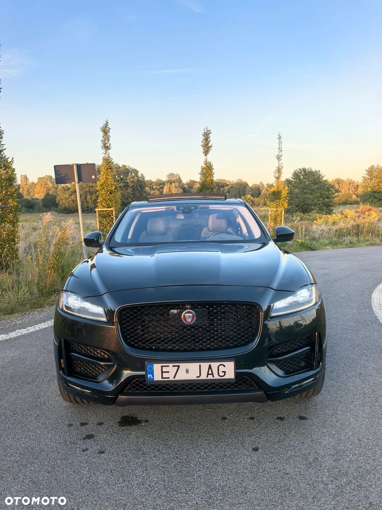 Jaguar F-Pace 2017 photo 2