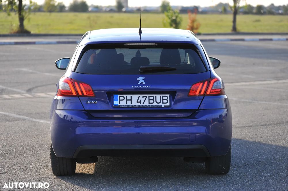 Peugeot 308 1.2 L PureTech Turbo Allure - 8