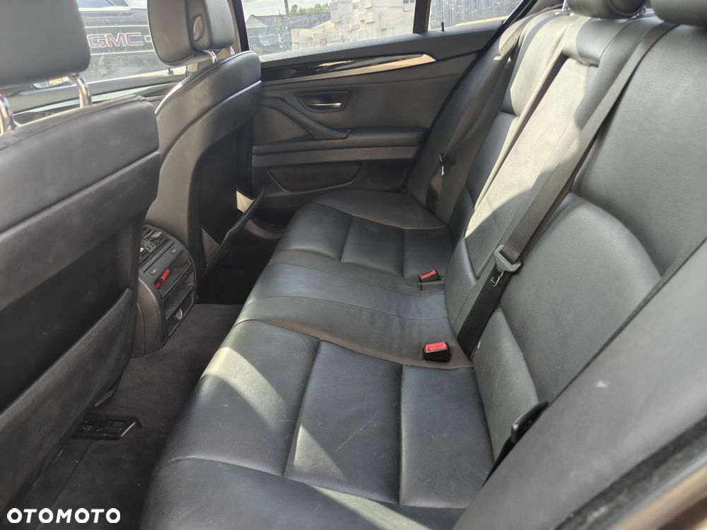 BMW Seria 5 535i Luxury Line - 12