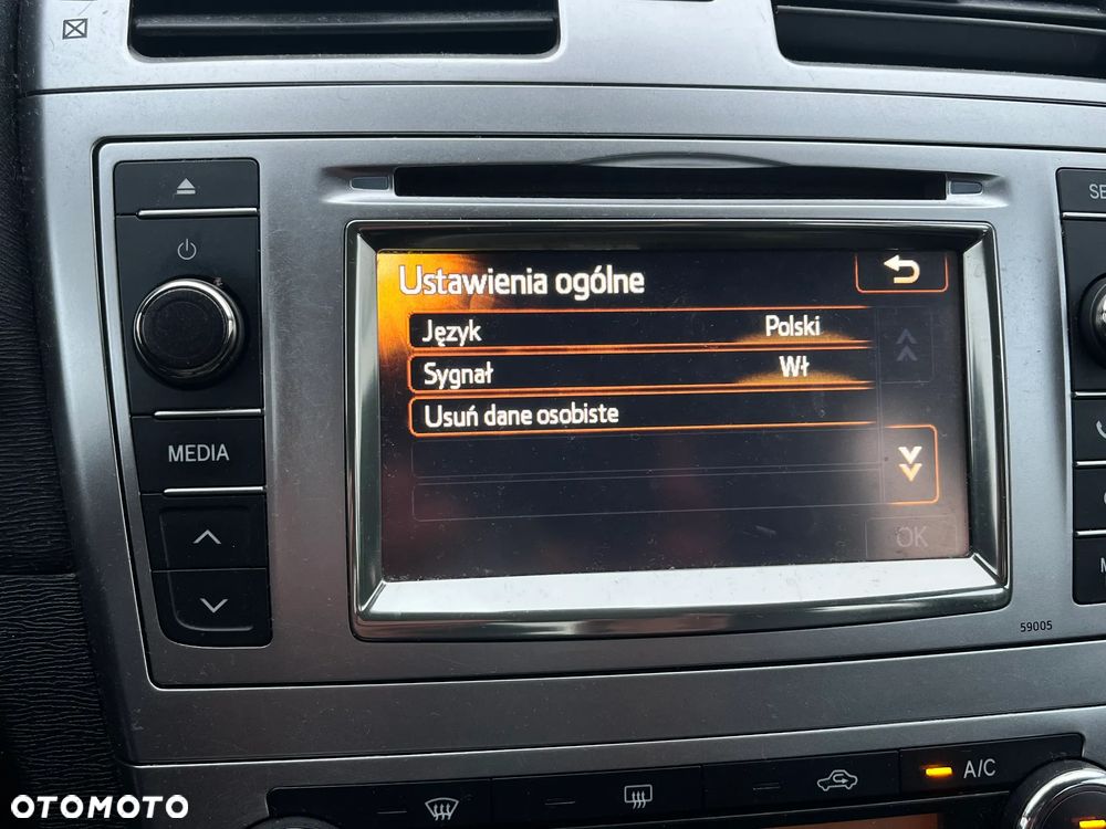 Toyota Avensis 1.6 Premium - 35