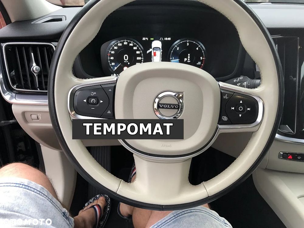 Volvo V60 B4 D Momentum Pro - 20