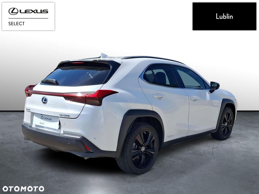 Lexus UX - 4