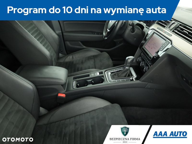 Volkswagen Passat - 8